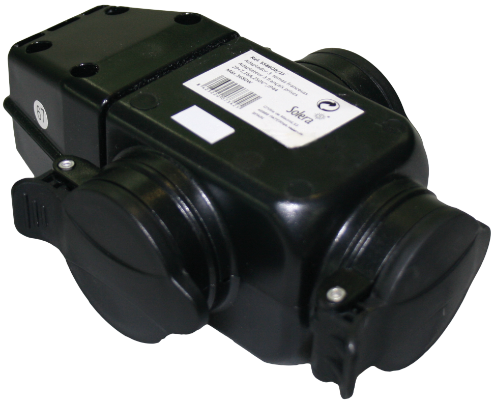 Bloc multiprise de 3 prises 2P+T (français), 16A 250V~. Caoutchouc couleur noir.